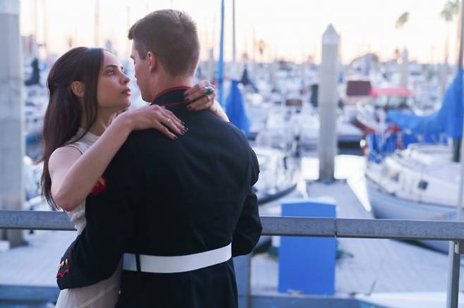 넷플릭스 영화 <퍼플 하트> 스틸 컷 / 출처. IMDb