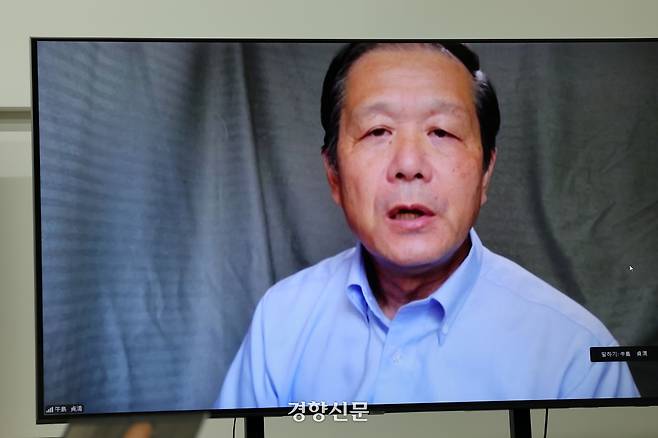 일본인 우시지마 사다미츠씨가 24일 경향신문과 줌 인터뷰를 하고 있다. 아태전쟁 당시 오키나와 전투를 지휘한 일본 32군 사령부 우시지마 사령관의 손자다. 정지윤 선임기자