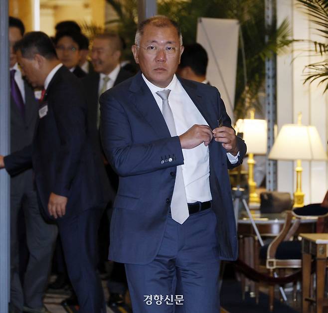정의선 현대차그룹 회장이 25일(현지시간) 미국 워싱턴DC  윌라드 호텔에서 열린 한미 비즈니스 라운드 테이블에 입장하고 있다. 워싱턴ㅣ김창길 기자
