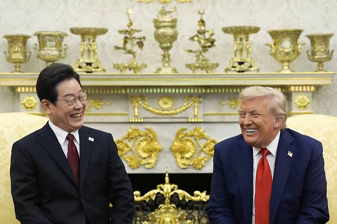 President Donald Trump (right) meets with South Korean President Lee Jae Myung in the Oval Office of the White House on Monday in Washington. (AP)