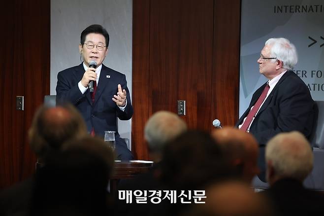 이재명 대통령이 25일 오후(현지시간) 미국 워싱턴 전략국제문제연구소(CSIS)에서 정책 연설을 하고 있다 2025.08.26 [워싱턴DC/ 김호영기자]