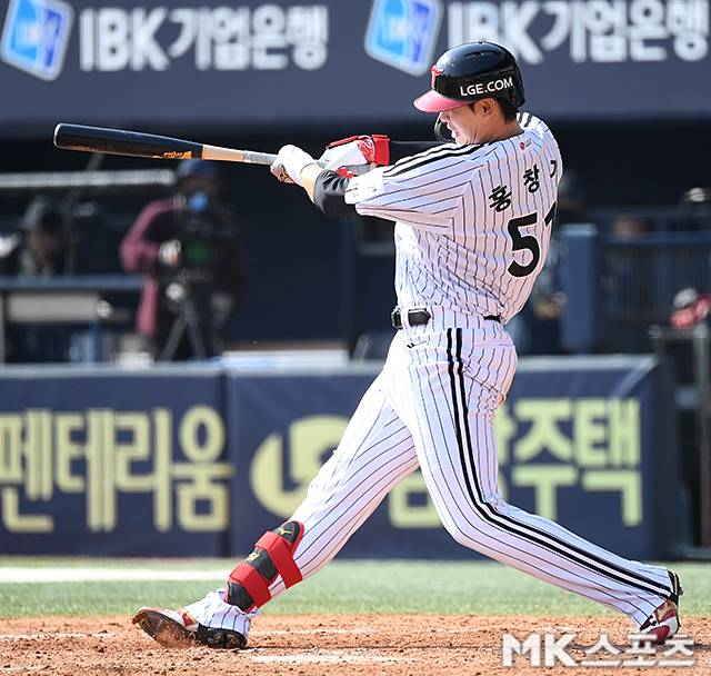 현재 부상을 털어내고 복귀를 위해 구슬땀을 흘리고 있는 홍창기. 사진=천정환 기자