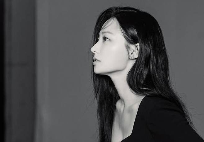 배우 송하윤(38·김미선)의 학교 폭력을 최초로 주장한 유포자가 한국에 입국해 법적 대응에 나섰다. /사진=송하윤 인스타그램