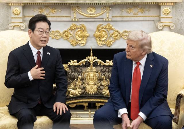 이재명 대통령과 도널드 트럼프 미국 대통령이 25일(현지시간) 미국 워싱턴DC 백악관에서 정상회담을 하고 있다. 연합뉴스