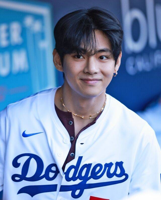 그룹 방탄소년단 뷔 / MLB 공식 SNS