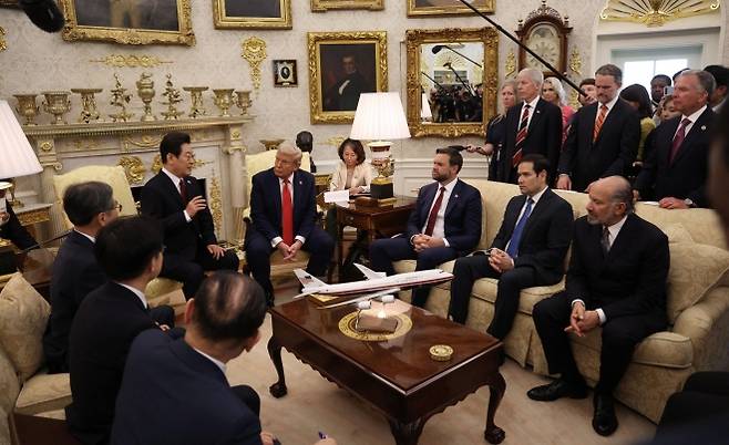 이재명 대통령과 도널드 트럼프 미국 대통령이 25일(현지시간) 미국 워싱턴DC 백악관에서 정상회담을 하고 있다. 2025.8.26 연합뉴스