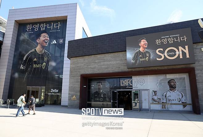 ▲ 이제 시선은 손흥민의 LAFC 홈 데뷔전에 쏠린다. LAFC는 오는 31일 홈에서 샌디에이고 FC를 상대로 경기를 치른다. 현재 손흥민 합류 이후 무패 행진을 이어가며 서부 콘퍼런스 5위(승점 41점)에 올라있어 홈에서 승리가 기대된다.