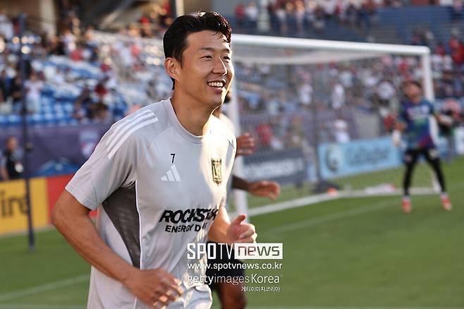 ▲ 이제 시선은 손흥민의 LAFC 홈 데뷔전에 쏠린다. LAFC는 오는 31일 홈에서 샌디에이고 FC를 상대로 경기를 치른다. 현재 손흥민 합류 이후 무패 행진을 이어가며 서부 콘퍼런스 5위(승점 41점)에 올라있어 홈에서 승리가 기대된다.