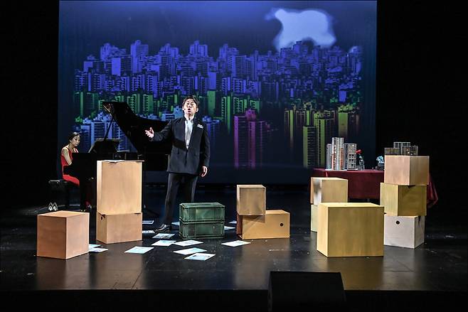 2인 가극 '아파트' 공연 모습. 사진=부천문화재단