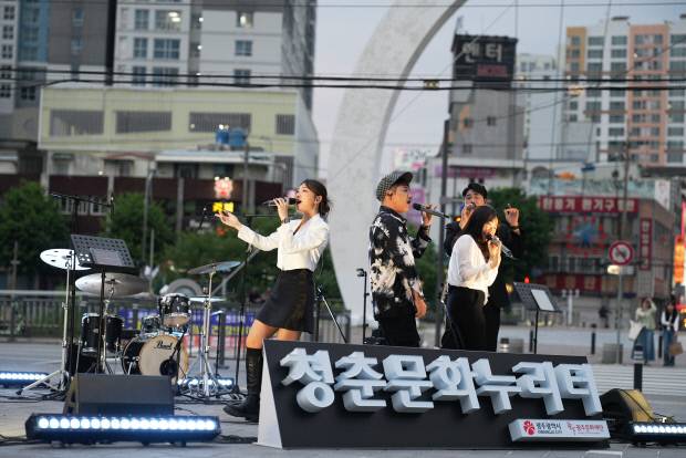 ‘청춘버스킹’ 지난 공연 모습.<광주문화재단 제공>