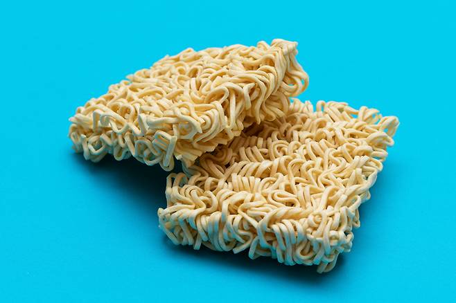 이집트 카이로에 거주하던 13세 소년이 생라면 세 봉지를 연달아 먹은 직후 급격한 복통과 구토, 발한 증상을 보이다가 숨지는 사건이 발생했다. [사진=게티이미지뱅크]