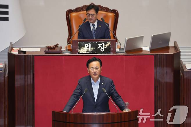 유상범 국민의힘 원내수석부대표가 27일 오후 서울 여의도 국회에서 열린 제428회국회(임시회) 제3차 본회의에서 국민의힘 추천 몫 국가인권위원회 위원(이상현, 우인식) 선출안이 득표율 36.67%로 부결되자 의사진행 발언을 하고 있다. 2025.8.27/뉴스1 ⓒ News1 안은나 기자