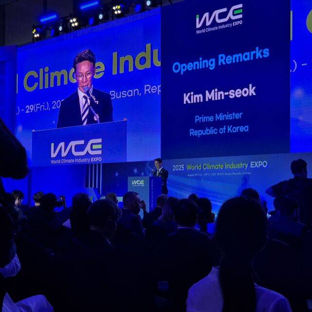 김민석 국무총리가 27일 부산 벡스코에서 개막한 ‘2025 기후산업국제박람회’에 참여해 개회사를 하고 있다. / 정다운 기자