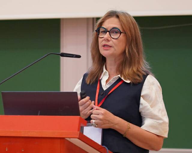 Karin Tausz 오스트리아 연구진흥원(FFG) 이사는 지난 26일(현지시간) 오스트리아 빈 공과대학교(이하 TU Wien)에서 개최된 2025 한-유럽과학기술학술대회(이하 EKC 2025)에서 한국기업과의 협력 사례를 소개했다. (사진=한-유럽과학기술학술대회 제공)