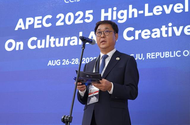 최휘영 문화체육관광부 장관이 26일 경북 경주 우양미술관에서 열린 ‘2025 APEC 문화산업고위급대화 환영만찬 리셉션’에서 환영사를 하고 있다. 문화체육관광부 제공