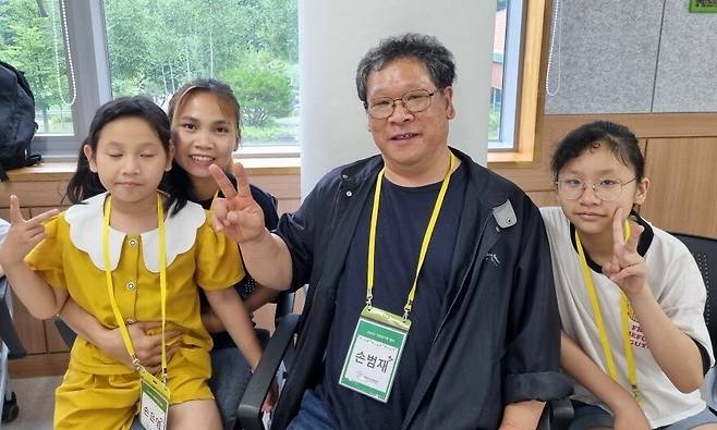 세상을 떠나며 4명에게 새 생명을 선물한 고 손범재씨와 손씨의 가족. 한국장기조직기증원 제공