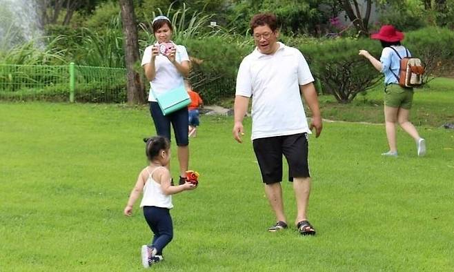 세상을 떠나며 4명에게 새 생명을 선물한 고 손범재씨와 손씨의 가족. 한국장기조직기증원 제공
