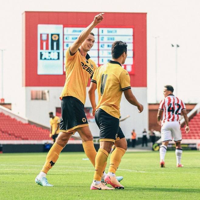 스토크 시티전에서 득점한 황희찬. 사진=울버햄프턴 SNS