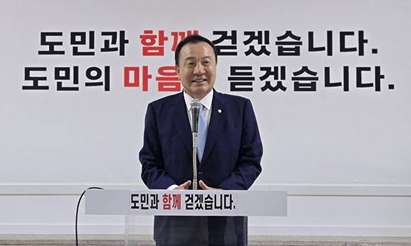 엄태영 도당위원장이 27일 당사에서 열린 주요 당직자 임명장 수여식에서 인사말을 하고 있다. [사진=국민의힘 충북도당]