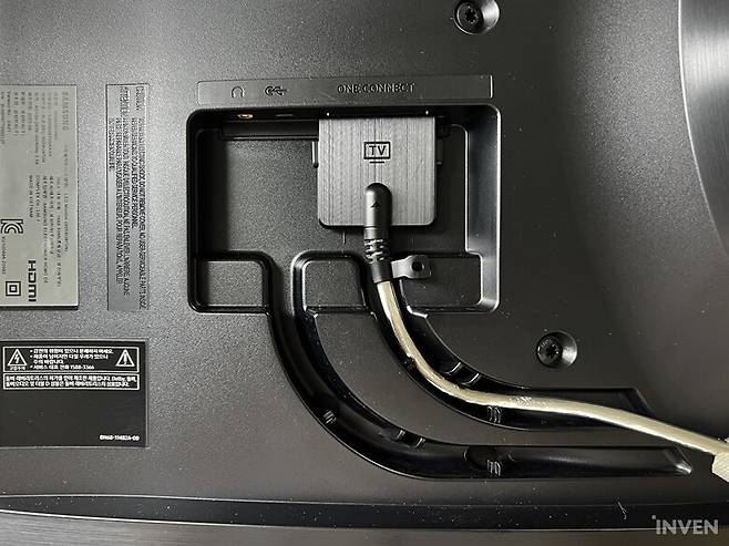 ▲ 마음이 평온해지는 케이블 정리 방식은 덤