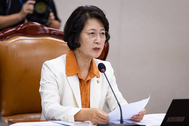 추미애 국회 법제사법위원장이 지난 26일 서울 여의도 국회에서 열린 제428회 국회(임시회) 법제사법위원회 제1차 전체회의에서 인사말을 하고 있다. 뉴스1