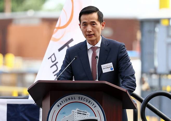 김동관 한화그룹 부회장이 8월 26일(현지 시간) 미국 필라델피아의 한화 필리조선소에서 '스테이트 오브 메인'호 명명식 환영사를 하고 있다. 사진=연합뉴스
