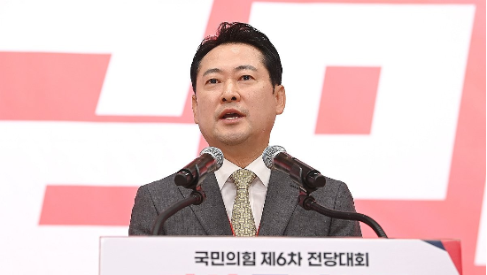 장동혁 국민의힘 신임 당 대표가 26일 서울 여의도 국회도서관에서 열린 제6차 전당대회 결선에서 당 대표로 선출된 뒤 수락 연설을 하고 있다.(사진=연합뉴스)