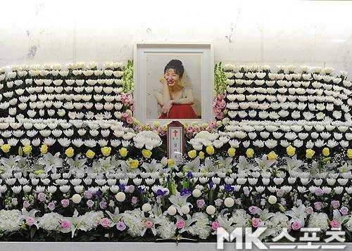 개그우먼 이성미(65)가 절친했던 배우 고(故) 김자옥의 마지막 순간을 떠올리며 눈시울을 붉혔다.사진=공동취재단