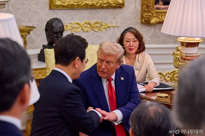 [워싱턴=뉴시스] 고범준 기자 = 이재명 대통령이 25일(현지 시간) 미국 워싱턴 DC 백악관에서 도널드 트럼프 미국 대통령과 한미 정상회담을 하고 있다. (공동취재) 2025.08.26. bjko@newsis.com /사진=