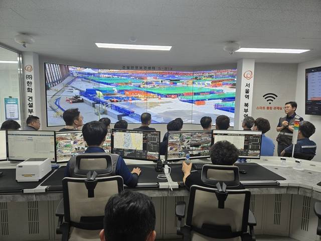 서울 중구 내 건축공사장의 현장대리인과 안전관리자들의 현장방문 사진. 중구청 제공