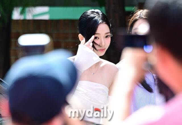▲ 등장부터 눈부신 미모를.