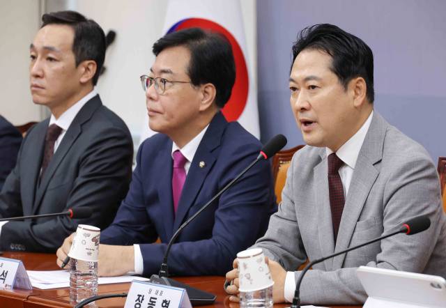 ▲국민의힘 장동혁 대표가 27일 서울 여의도 국회에서 열린 최고위원회의에서 발언하고 있다. 왼쪽부터 김민수 최고위원, 송언석 원내대표, 장 대표. ⓒ연합뉴스