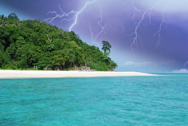 태국 섬에 내리치는 번개 자료사진 123rf.com