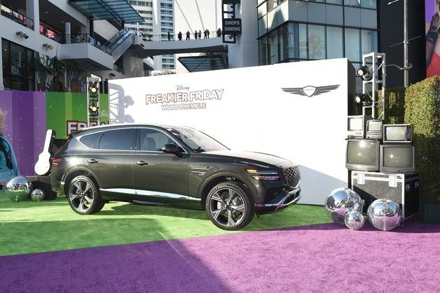 디즈니 영화 ‘프리키 프라이데이 2’에서 딸 애나(린제이 로한 분)의 차량인 제네시스 GV80. 사진제공=제네시스