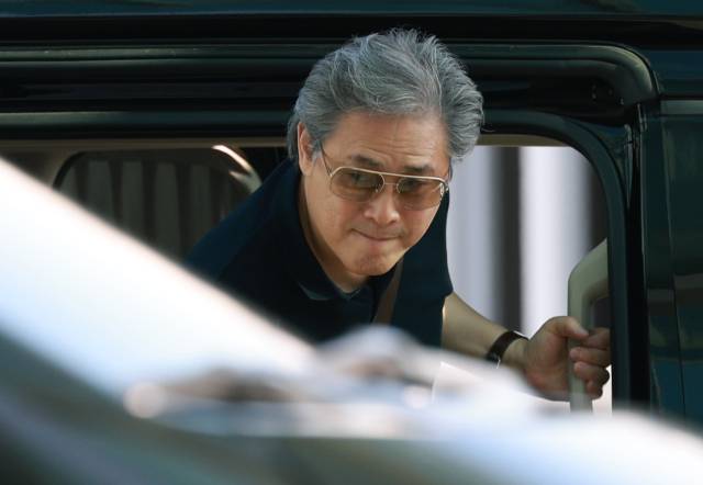 박찬욱 감독이 베네치아영화제 참석을 위해 27일 인천국제공항을 통해 출국하고 있다. 뉴스1