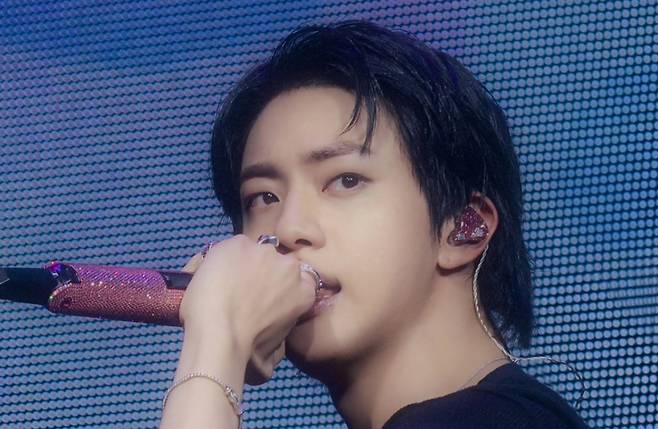 "방탄소년단 진은 천재, 천재 그 자체" 솔로 투어 해외 매체 잇단 호평