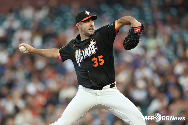 샌프란시스코 저스틴 벌랜더가 27일 컵스전에서 투구를 펼치고 있다. /AFPBBNews=뉴스1