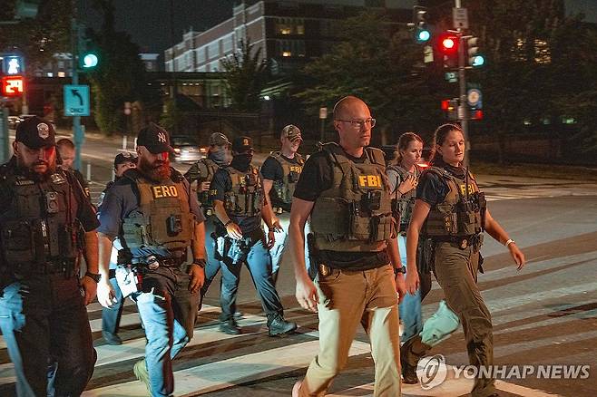 FBI 요원들 미국 워싱턴 D.C.에서 거리를 순찰하는 FBI 요원들. [AFP 연합뉴스 자료사진. 재판매 및 DB 금지]