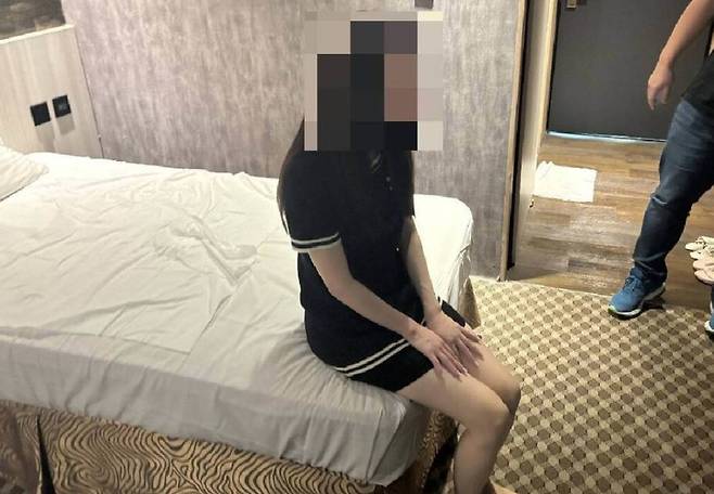 대만 타이중에서 성매매 혐의로 적발된 외국인 여성. <출처=대만 중앙통신사 기사 갈무리>