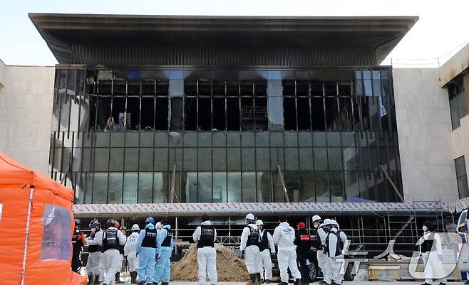 부산 기장군 반얀트리 호텔 신축 공사장 화재 현장.2025.2.16/뉴스1 ⓒ News1 윤일지 기자