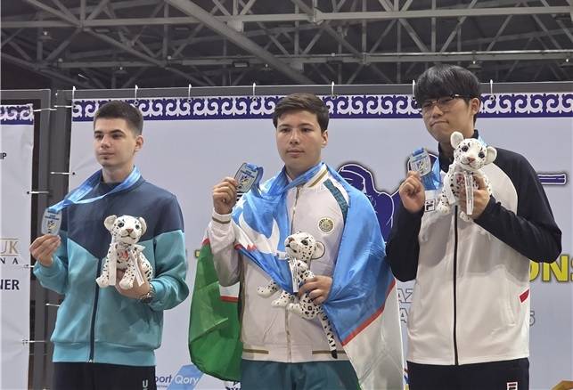 16회 아시아사격선수권대회 50m 권총 남자 주니어부에서 동메달을 차지한 송승호(오른쪽). 사진 | 대한사격연맹