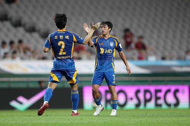 서울월드컵경기장/ K리그1/ FC서울 vs 울산HDFC/ 울산 고승범 득점, 조현택/ 골 세레머니/ 사진 정재훈