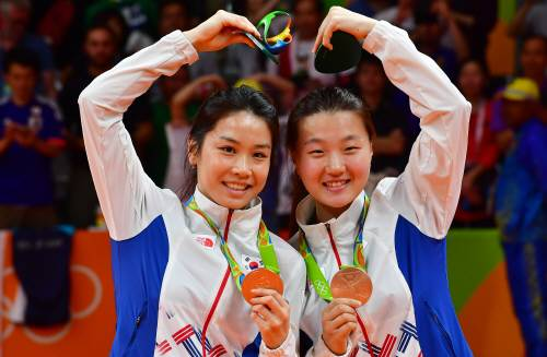 2016 리우올림픽 배드민턴에서 정경은은 신승찬과 복식 동메달을 목에 걸었다. 채널에이 자료