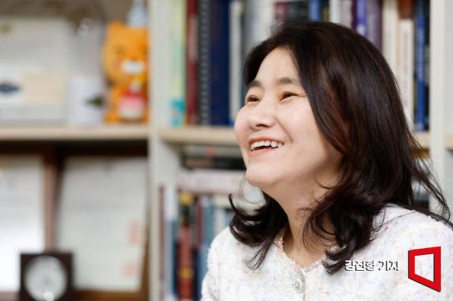 박지선 숙명여대 사회심리학과 교수가 12일 서울 용산구 숙명여대에서 인터뷰 하고 있다. 강진형 기자