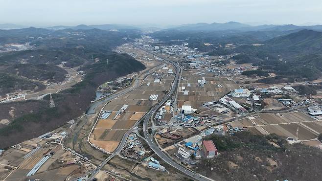 시스템반도체 클러스터 국가첨단산업단지가 조성되는 용인시 처인구 이동읍과 남사읍 일대 전경. /용인시 제공