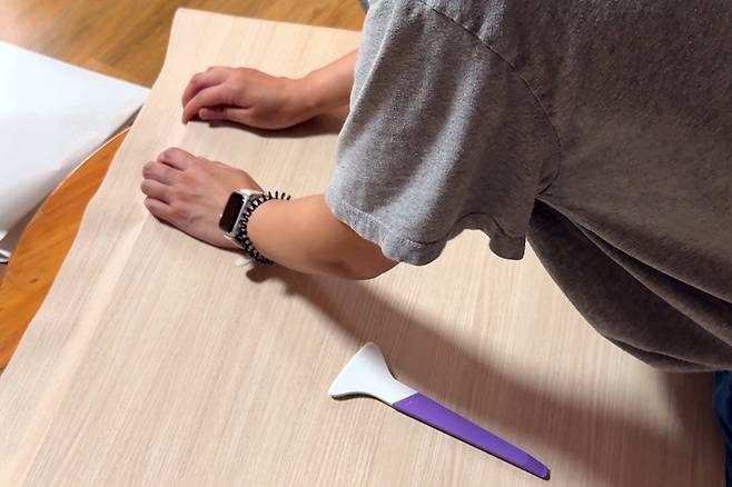 유튜버 ‘미냉이네 집’이 지난달 구독자 이벤트로 인테리어 필름 출장 시공을 진행했다. 미냉이네 집 제공.