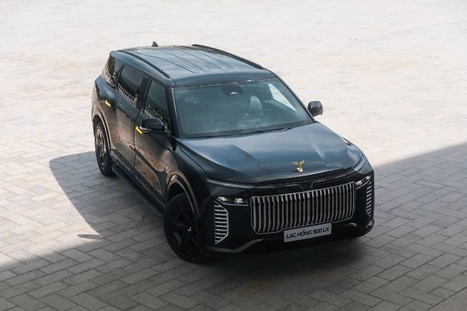 빈패스트 비스포크 차량 락홍 900 LX 사진=빈패스트