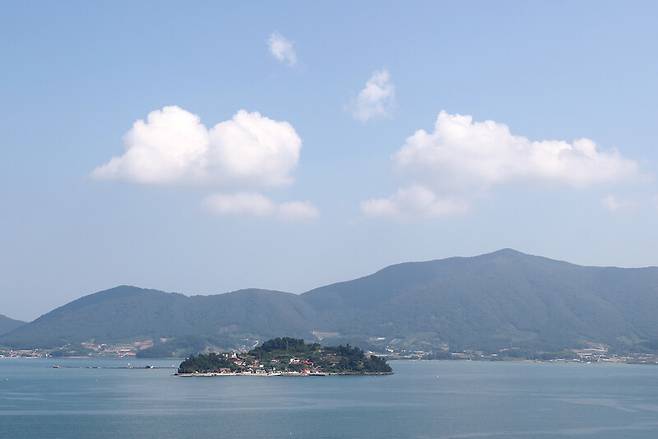 거금도 해안도로를 따라 달리면 보게 되는 풍경. 박미향 기자