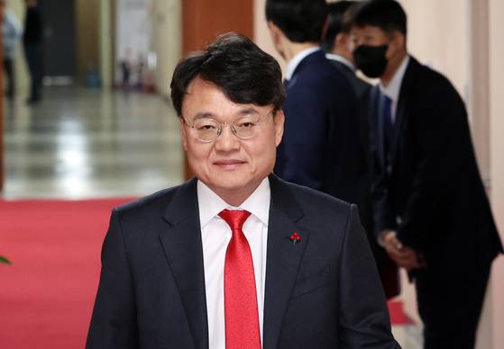 이봉관 서희건설 회장의 맏사위인 박성근 전 국무총리비서실 비서실장이 2023년 12월 5일 서울 종로구 세종대로 정부서울청사에서 열린 국무회의에 참석하고 있다. 뉴스1