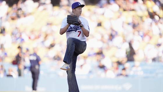 손흥민이 다저스타디움에서 생애 첫 야구 시구자로 나섰다. AP=연합뉴스